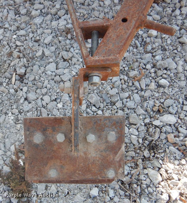 image for item DH6282 John Deere F525 lawn mower