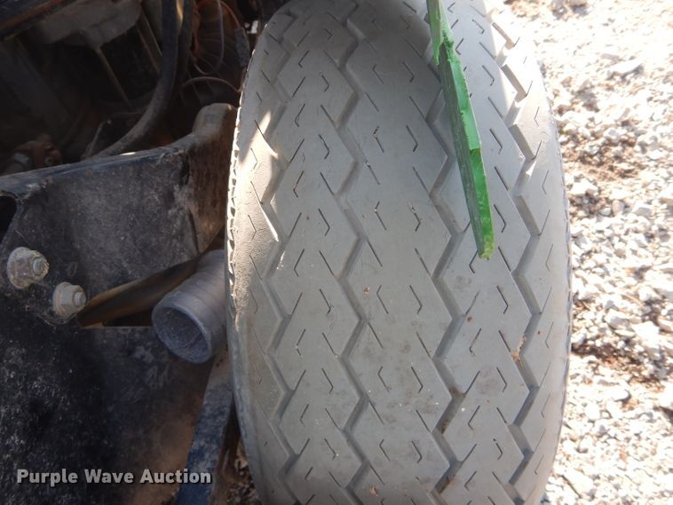 image for item DH6282 John Deere F525 lawn mower