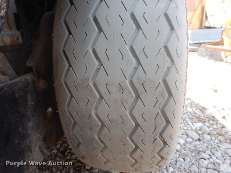 image for item DH6282 John Deere F525 lawn mower