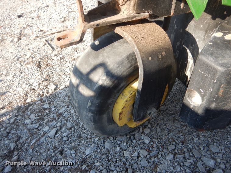 image for item DH6282 John Deere F525 lawn mower