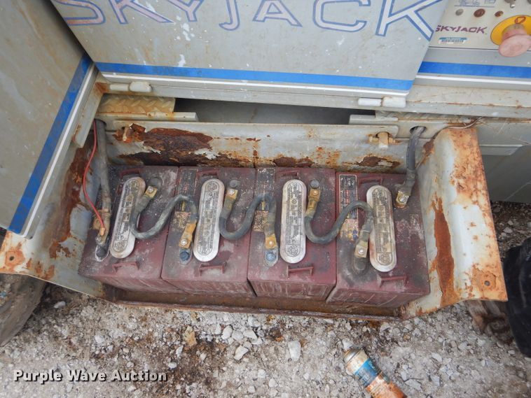 image for item DH6288 Sky Jack SJKB-40C boom lift