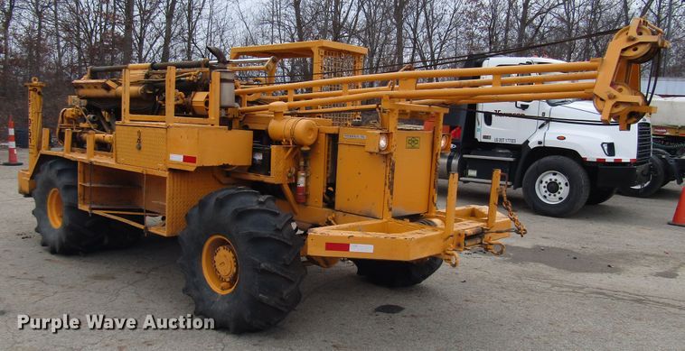 image for item DH8336 1999 CME 550X drilling rig