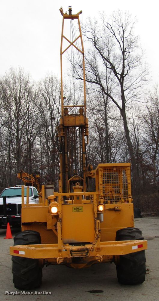 image for item DH8336 1999 CME 550X drilling rig
