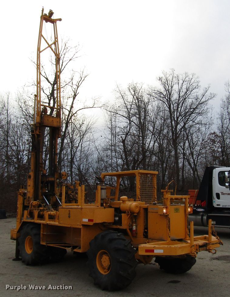image for item DH8336 1999 CME 550X drilling rig