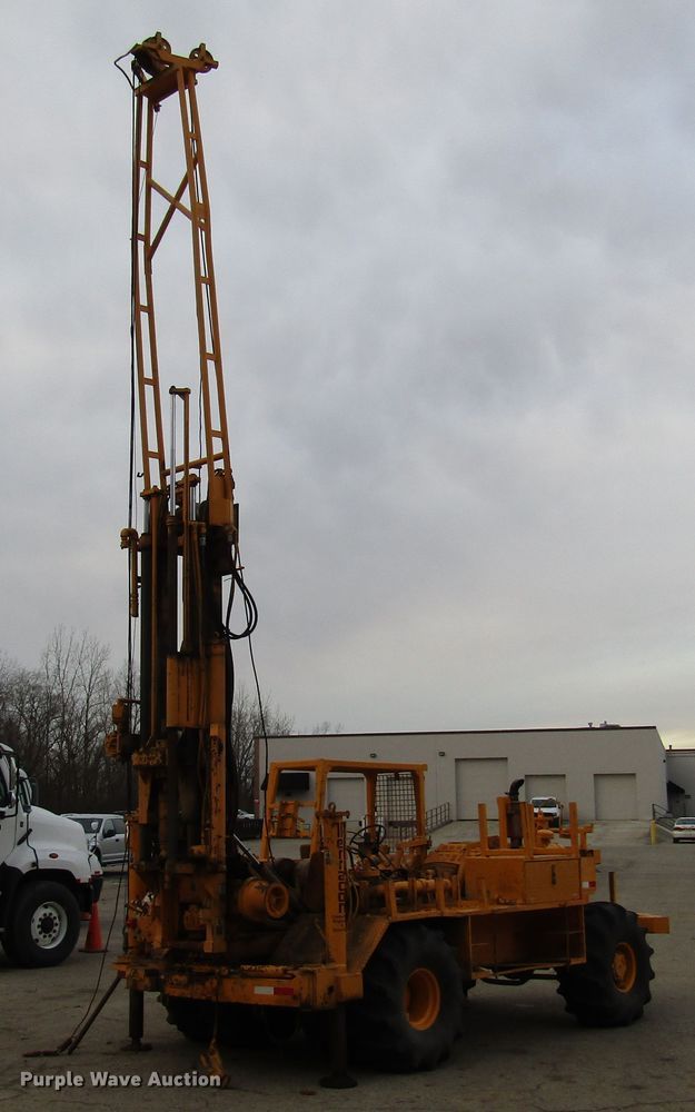 image for item DH8336 1999 CME 550X drilling rig