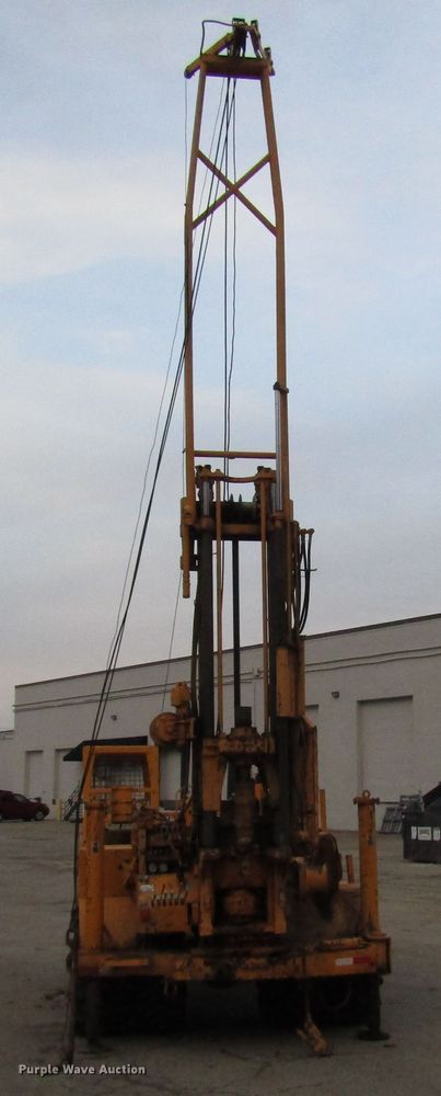 image for item DH8336 1999 CME 550X drilling rig