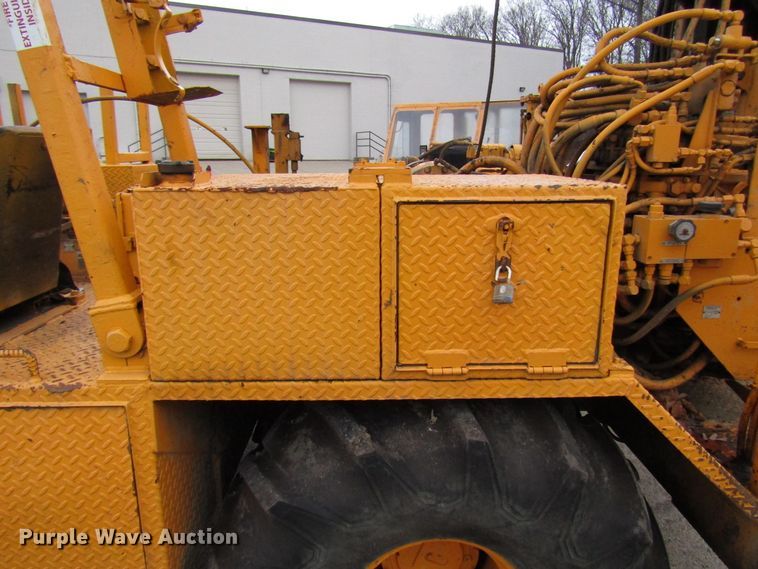 image for item DH8336 1999 CME 550X drilling rig