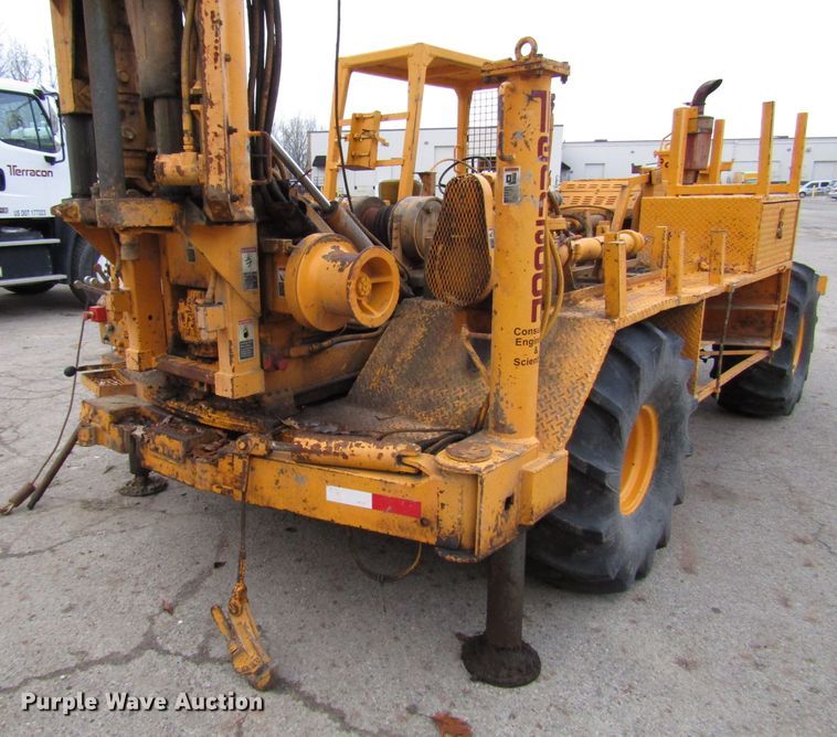 image for item DH8336 1999 CME 550X drilling rig