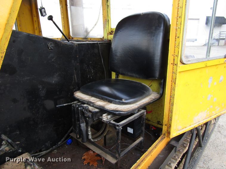 image for item DH8337 Bombardier MCD2-MC track carrier