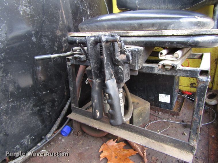 image for item DH8337 Bombardier MCD2-MC track carrier