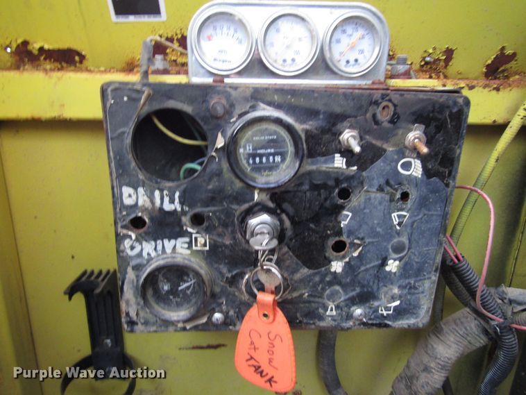 image for item DH8337 Bombardier MCD2-MC track carrier