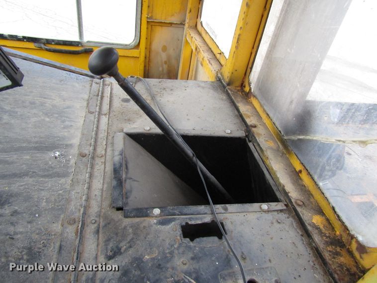 image for item DH8337 Bombardier MCD2-MC track carrier