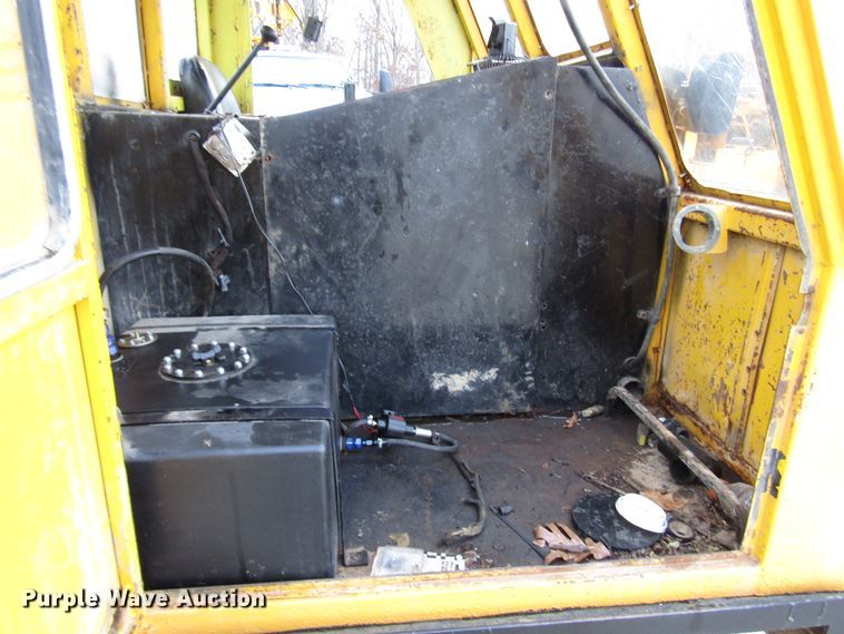 image for item DH8337 Bombardier MCD2-MC track carrier