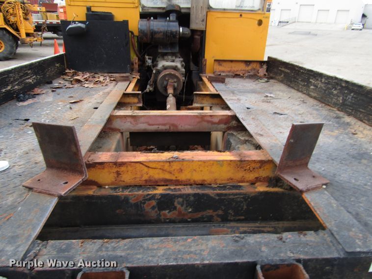image for item DH8337 Bombardier MCD2-MC track carrier