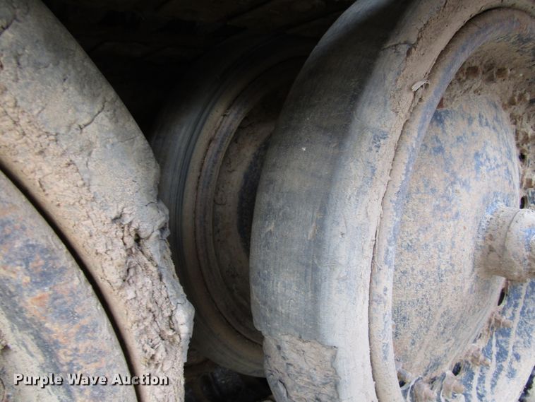 image for item DH8337 Bombardier MCD2-MC track carrier