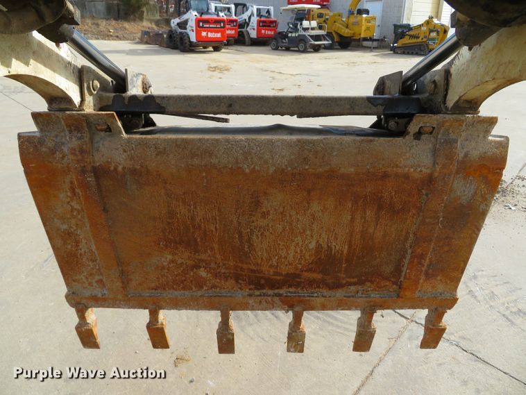 image for item DI2014 2015 Terex R070T skid steer