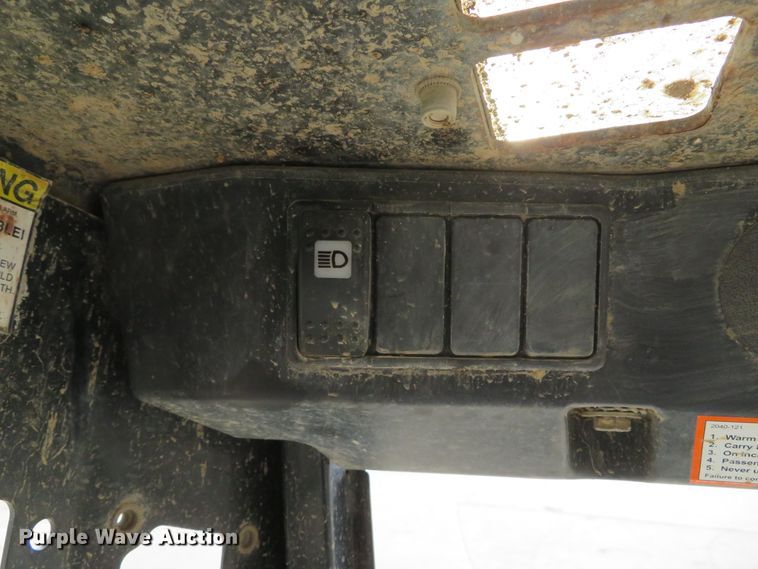 image for item DI2014 2015 Terex R070T skid steer