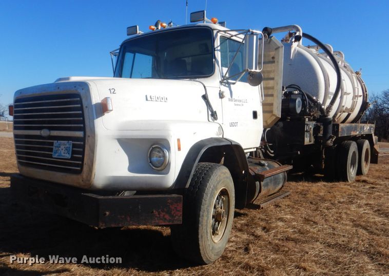 image for item DI2442 1995 Ford LTS9000 vacuum/kill truck