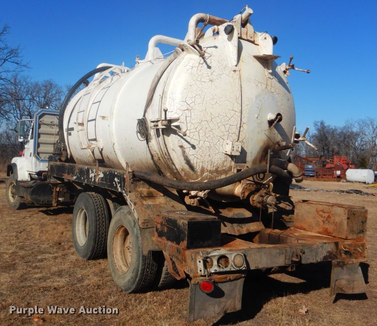 image for item DI2442 1995 Ford LTS9000 vacuum/kill truck