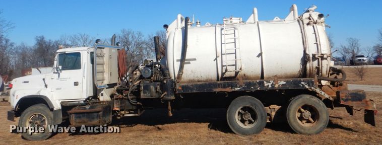 image for item DI2442 1995 Ford LTS9000 vacuum/kill truck
