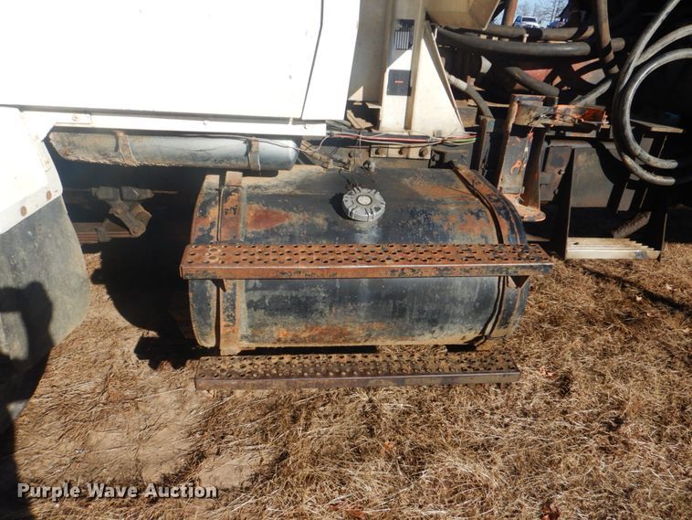 image for item DI2442 1995 Ford LTS9000 vacuum/kill truck