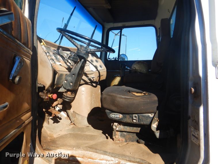 image for item DI2442 1995 Ford LTS9000 vacuum/kill truck