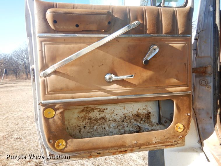 image for item DI2442 1995 Ford LTS9000 vacuum/kill truck