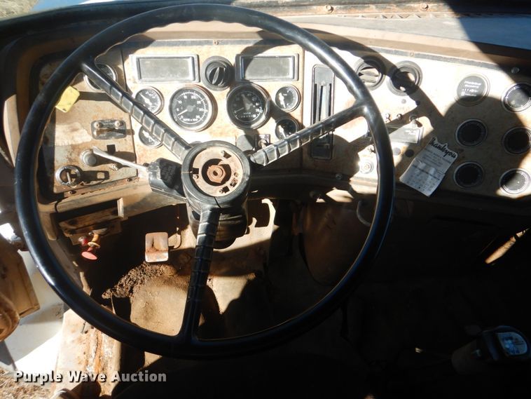 image for item DI2442 1995 Ford LTS9000 vacuum/kill truck