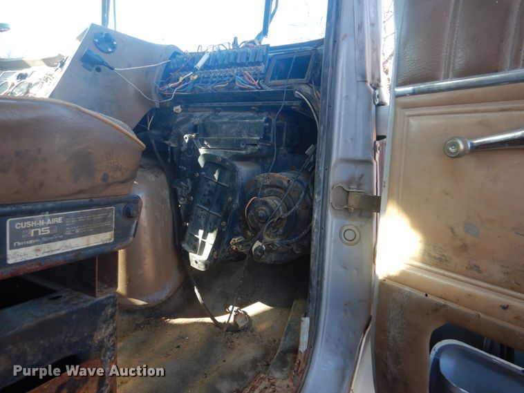 image for item DI2442 1995 Ford LTS9000 vacuum/kill truck