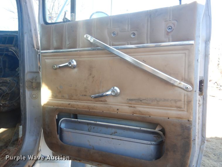 image for item DI2442 1995 Ford LTS9000 vacuum/kill truck