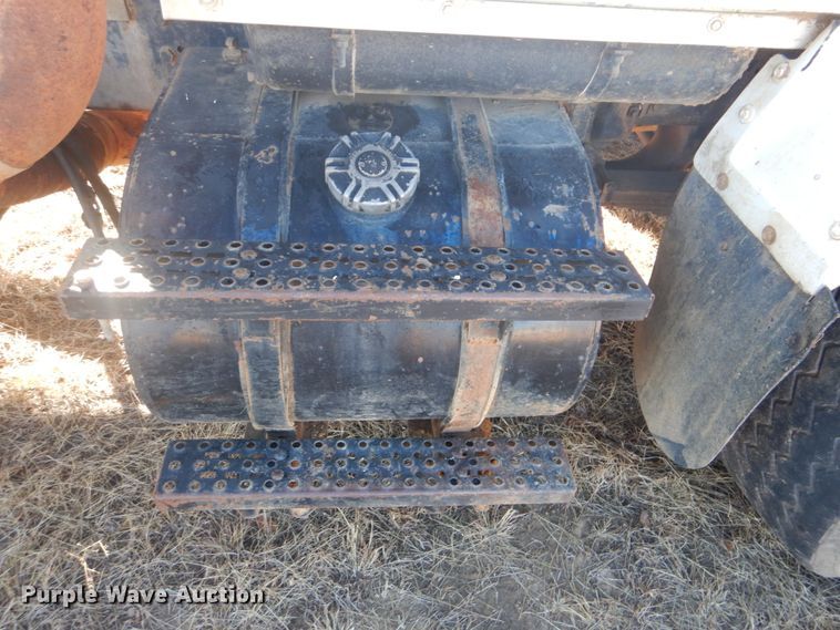 image for item DI2442 1995 Ford LTS9000 vacuum/kill truck