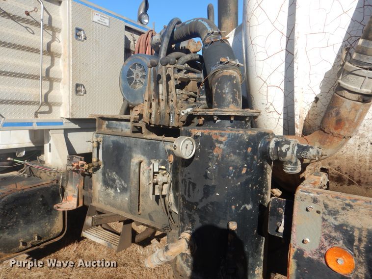 image for item DI2442 1995 Ford LTS9000 vacuum/kill truck