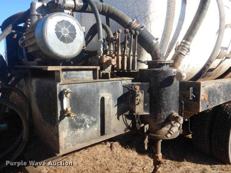 image for item DI2442 1995 Ford LTS9000 vacuum/kill truck