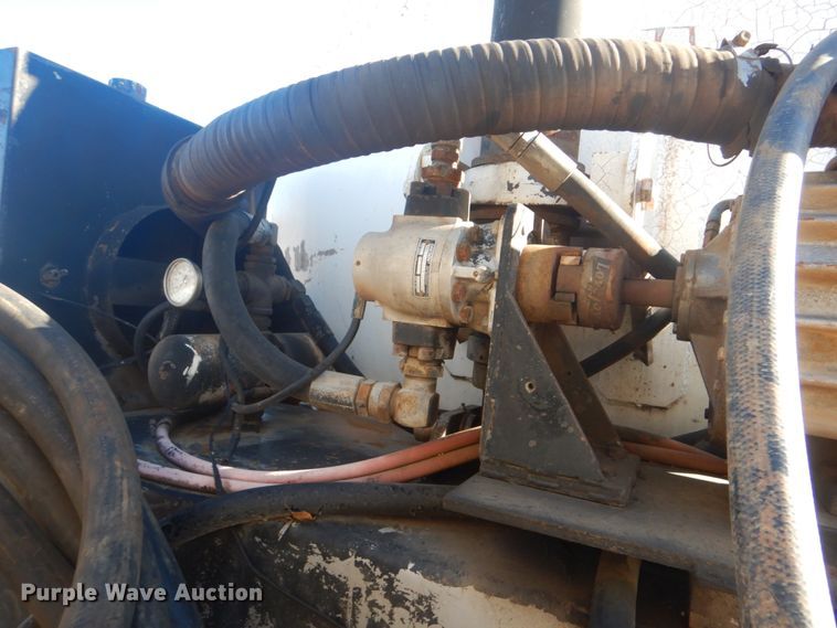 image for item DI2442 1995 Ford LTS9000 vacuum/kill truck