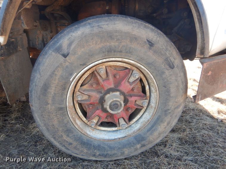 image for item DI2442 1995 Ford LTS9000 vacuum/kill truck