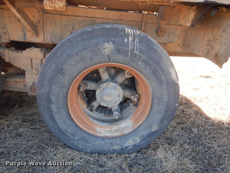 image for item DI2442 1995 Ford LTS9000 vacuum/kill truck