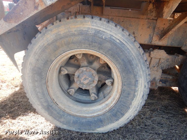 image for item DI2442 1995 Ford LTS9000 vacuum/kill truck