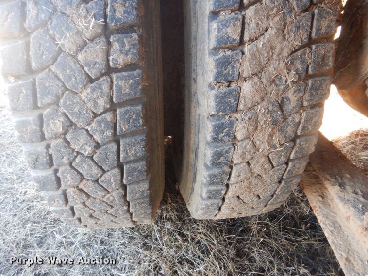 image for item DI2442 1995 Ford LTS9000 vacuum/kill truck