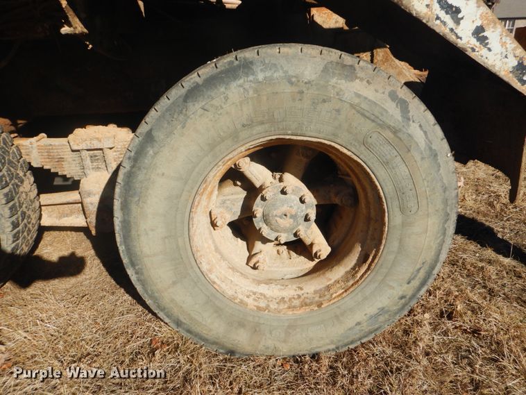 image for item DI2442 1995 Ford LTS9000 vacuum/kill truck