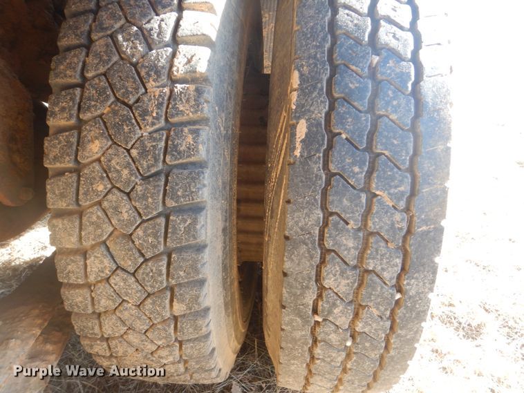 image for item DI2442 1995 Ford LTS9000 vacuum/kill truck