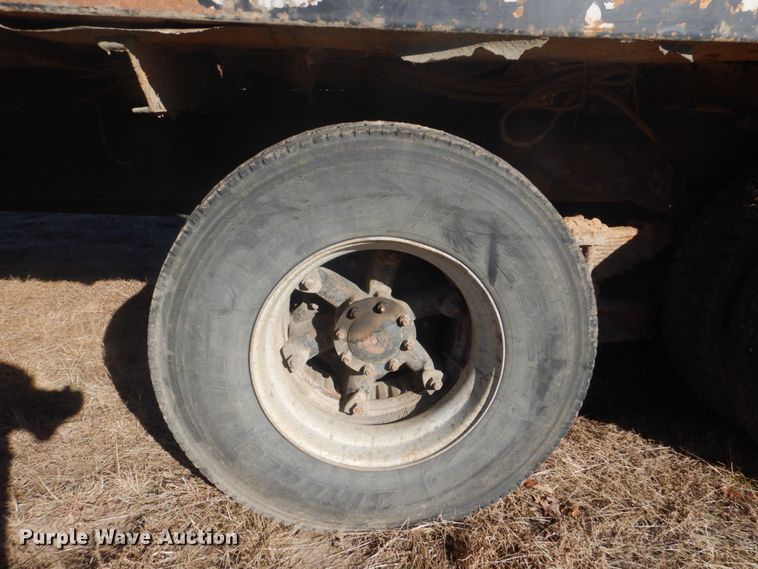 image for item DI2442 1995 Ford LTS9000 vacuum/kill truck