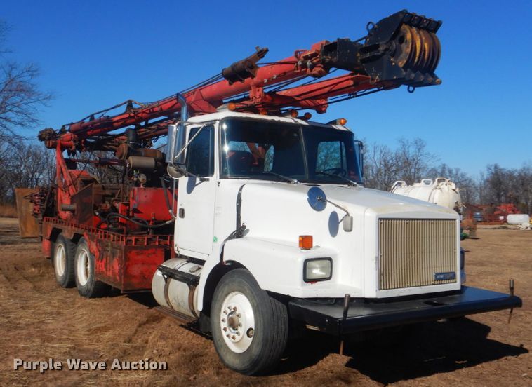 image for item DI2443 1993 Volvo WG well service rig truck