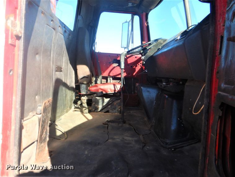 image for item DI2443 1993 Volvo WG well service rig truck