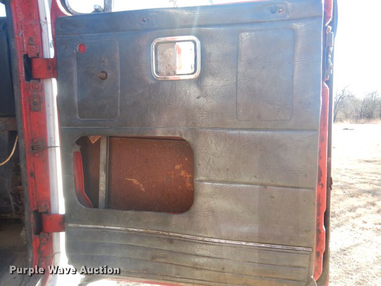 image for item DI2443 1993 Volvo WG well service rig truck