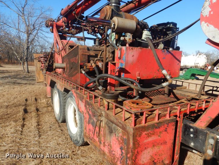 image for item DI2443 1993 Volvo WG well service rig truck