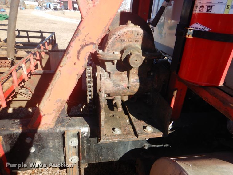 image for item DI2443 1993 Volvo WG well service rig truck