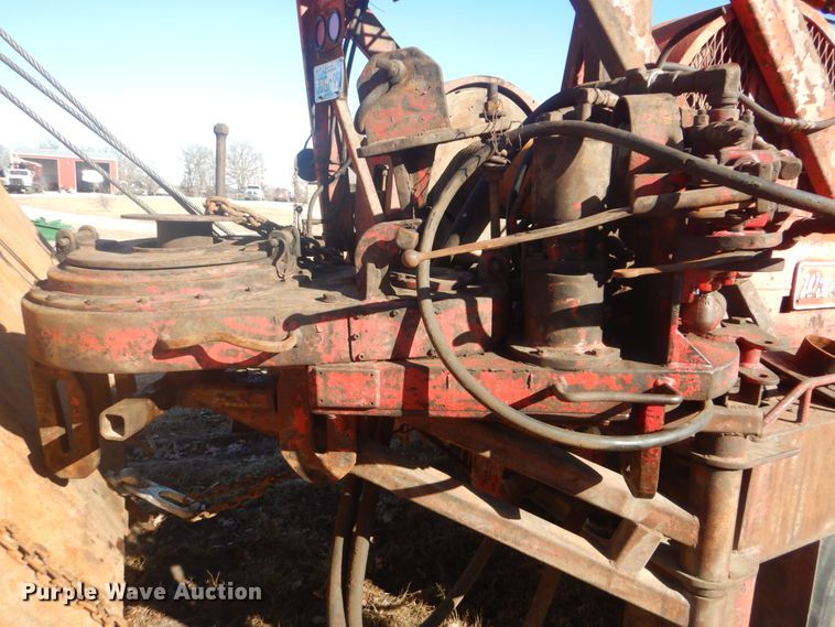 image for item DI2443 1993 Volvo WG well service rig truck