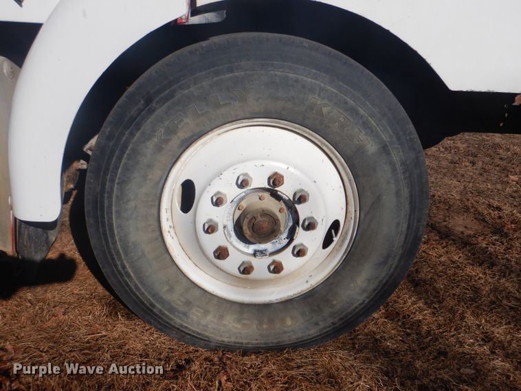 image for item DI2443 1993 Volvo WG well service rig truck