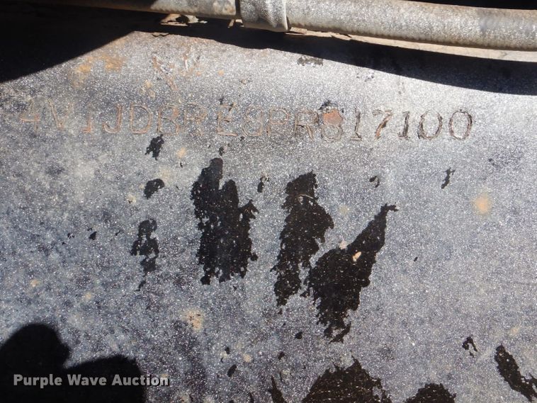 image for item DI2443 1993 Volvo WG well service rig truck