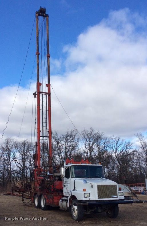 image for item DI2443 1993 Volvo WG well service rig truck